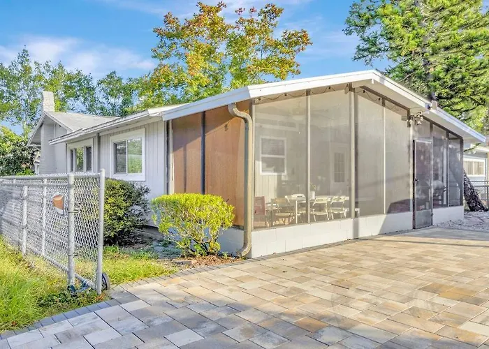 Cozy Bungalow With Patio & Grill, Private And Location
