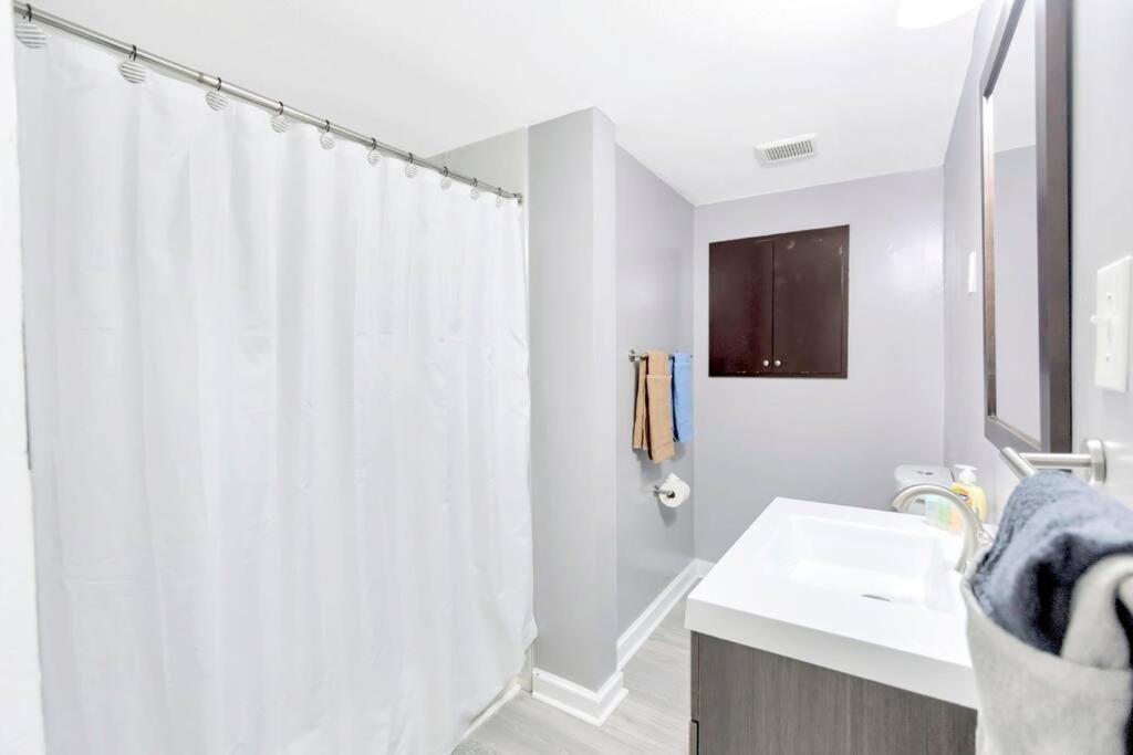Cozy With Patio & Grill, Private And Location Holiday home Tampa