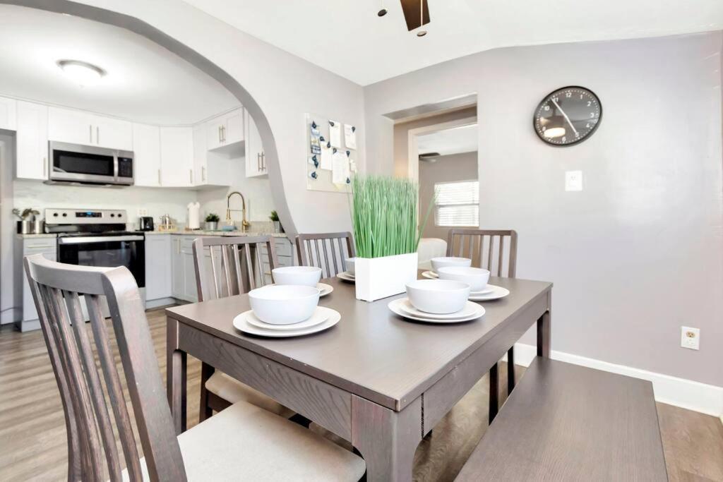 Cozy With Patio & Grill, Private And Location Tampa