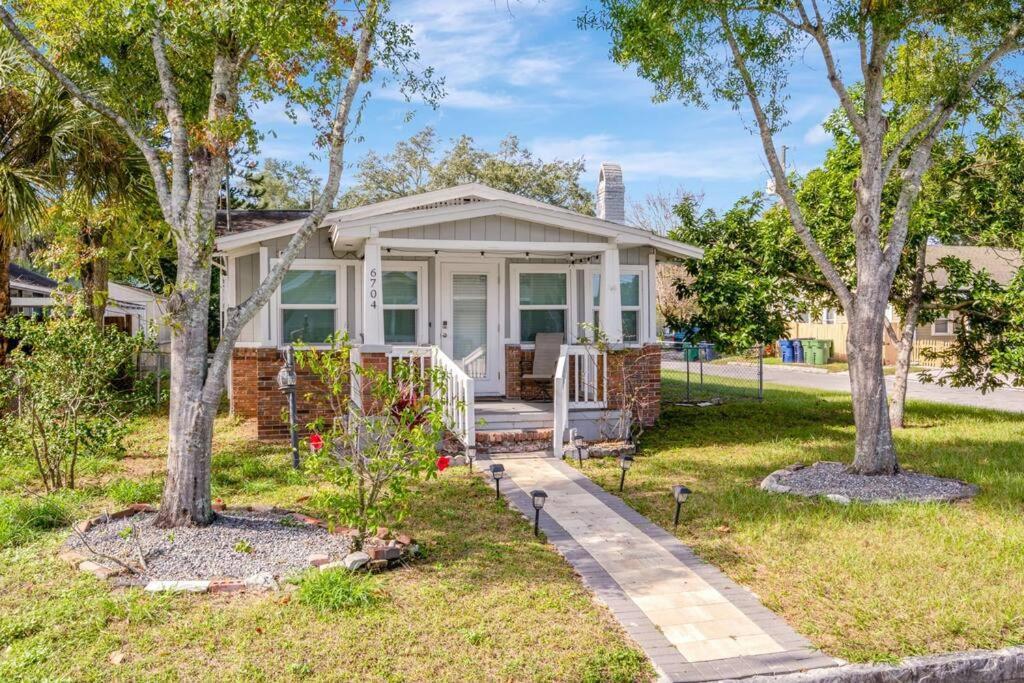 Cozy With Patio & Grill, Private And Location Tampa