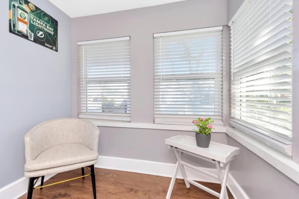Cozy With Patio & Grill, Private And Location Tampa