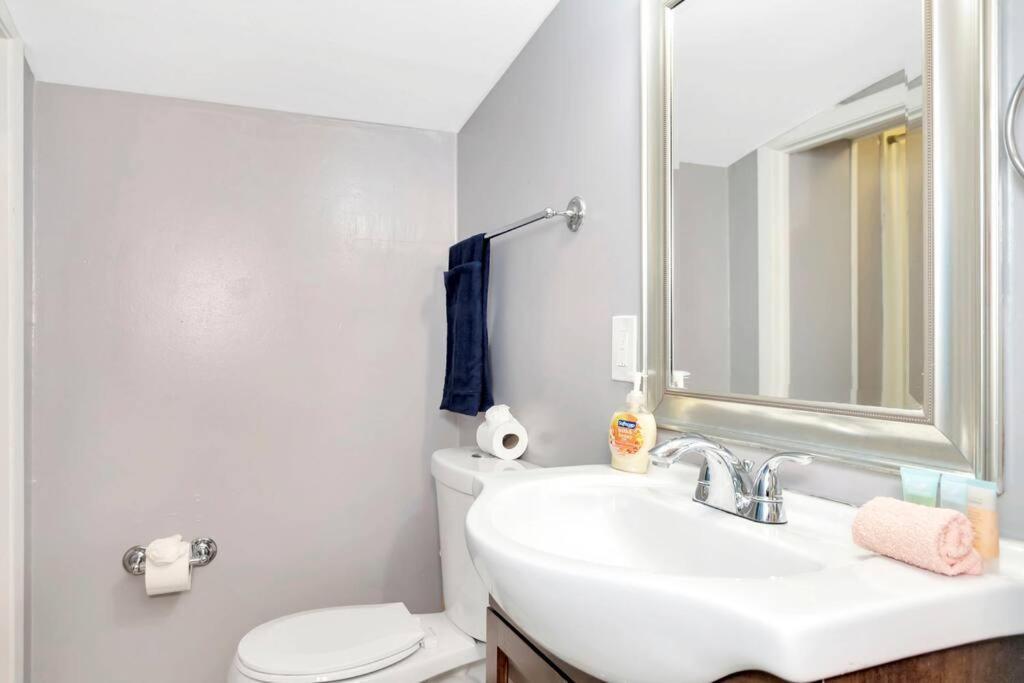 Cozy With Patio & Grill, Private And Location Holiday home