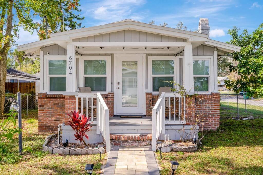 Ferienhaus Cozy With Patio & Grill, Private And Location Tampa